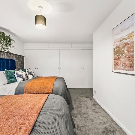 Elegant Retreat In Cheltenham - Garden & Parking Included Exterior foto