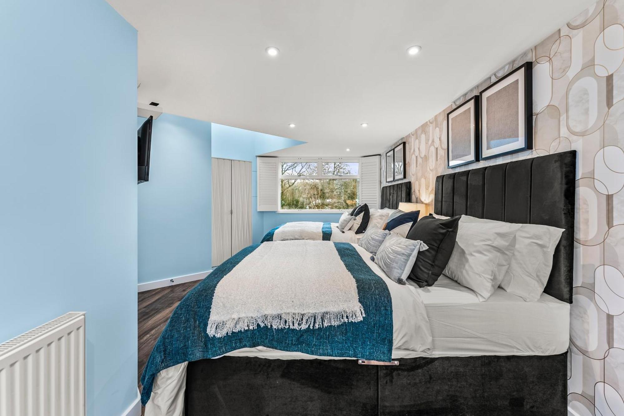 Elegant Retreat In Cheltenham - Garden & Parking Included Exterior foto