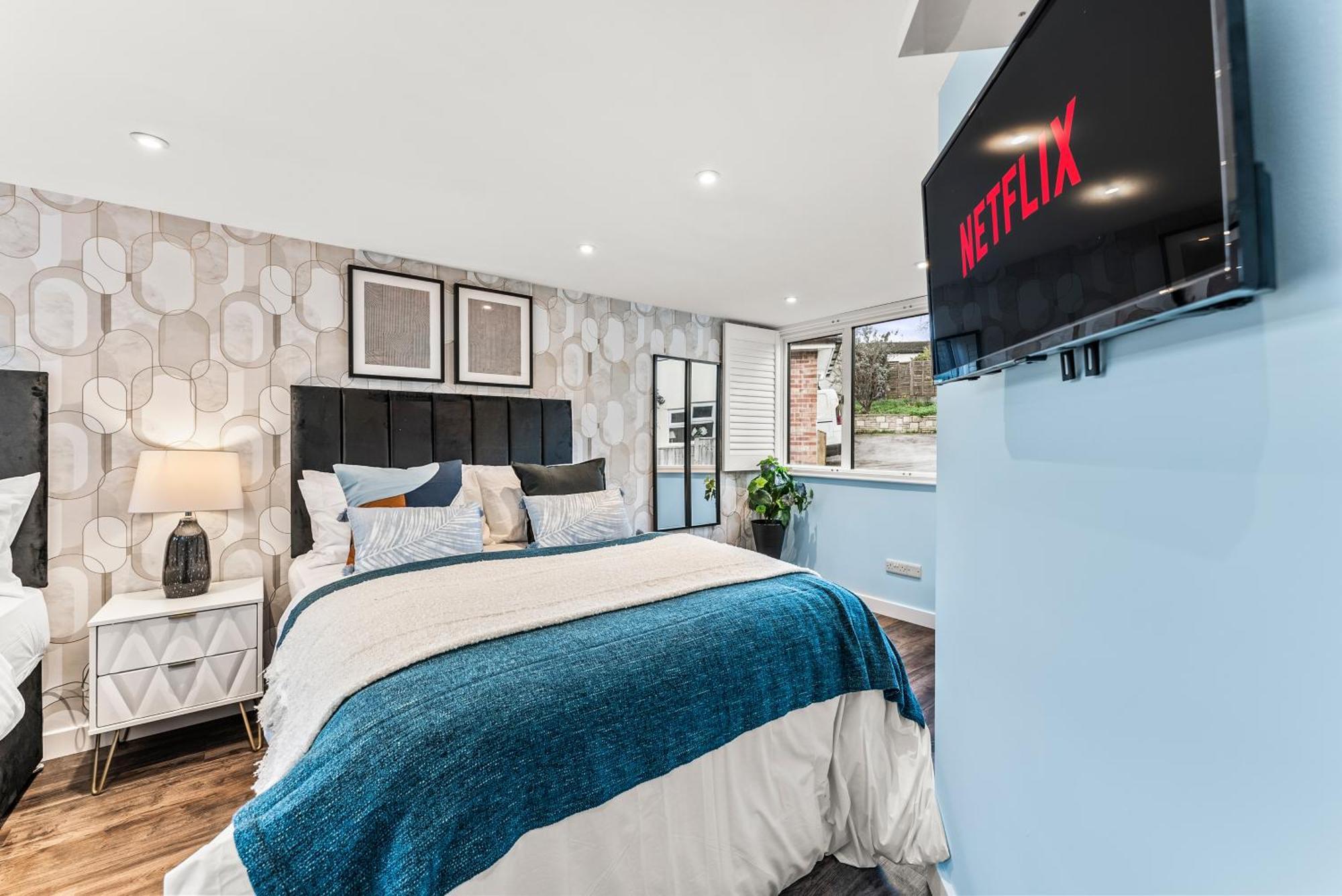 Elegant Retreat In Cheltenham - Garden & Parking Included Exterior foto