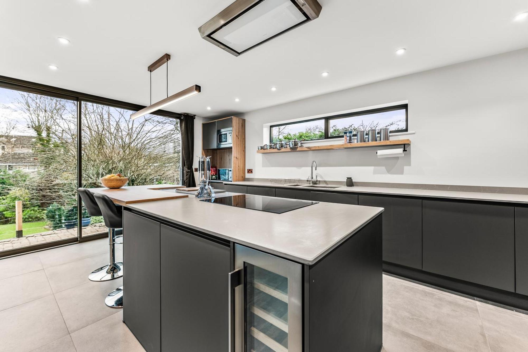 Elegant Retreat In Cheltenham - Garden & Parking Included Exterior foto